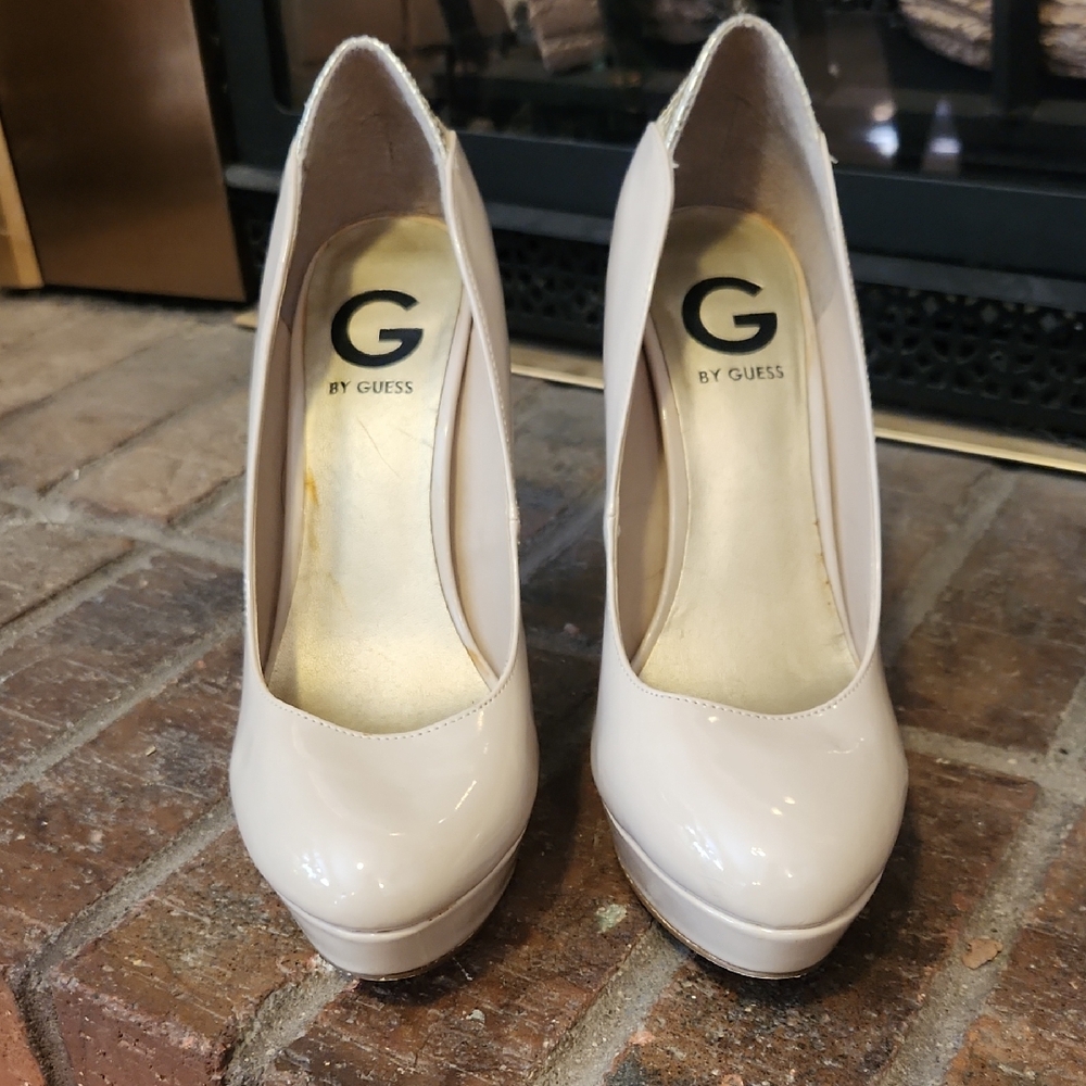 G By Guess Nude Nuetral Stiletto Pumps Heels Size 7.5 Gold Snake Pattern On Heel